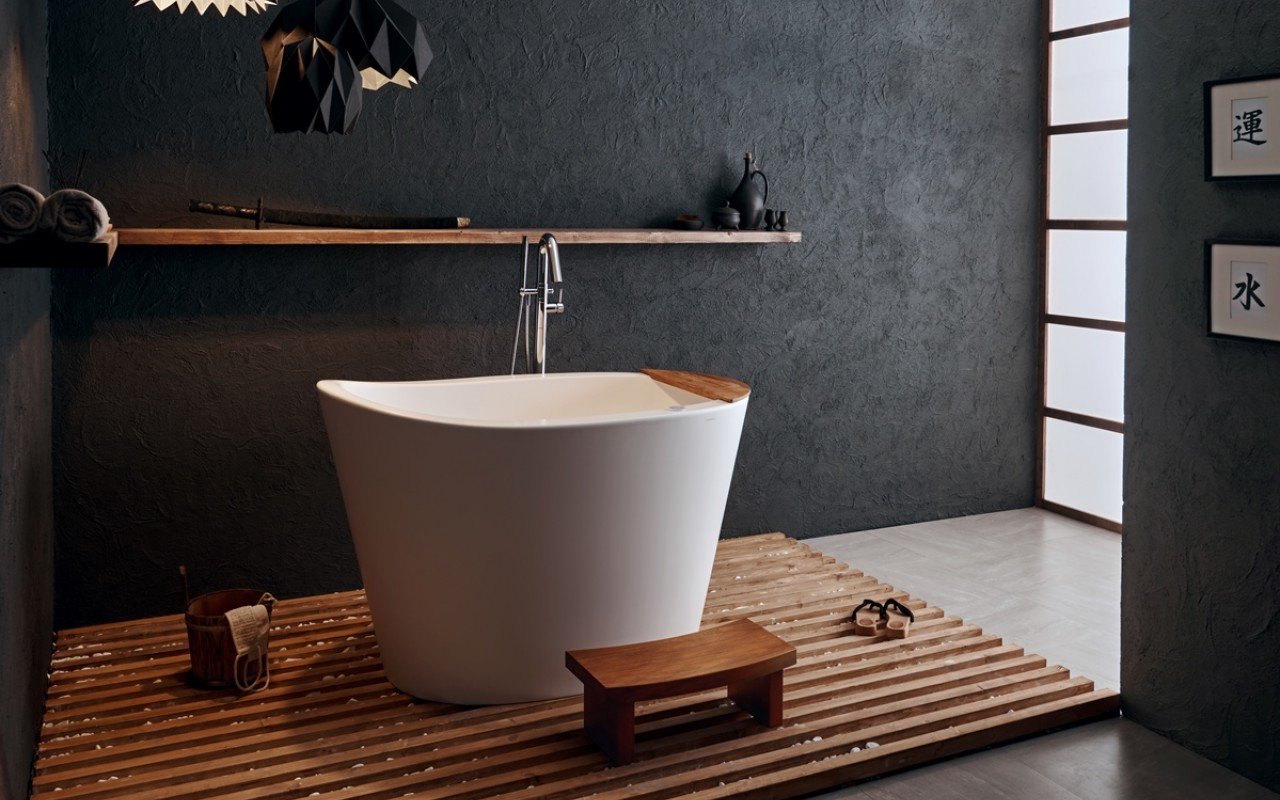 Дизайн ванной в темных тонах фото с True Ofuro 