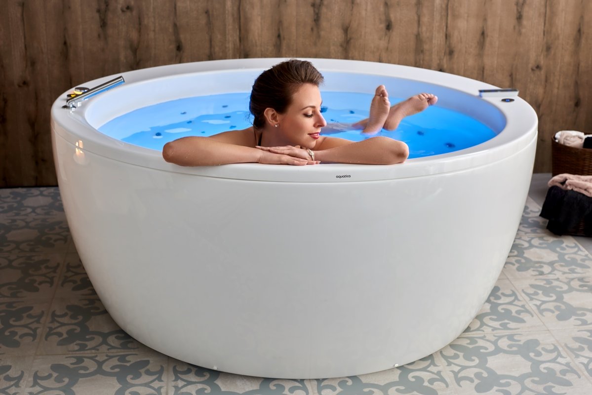Люксовая гидромассажная круглая акриловая ванна Pamela от Viva Lusso