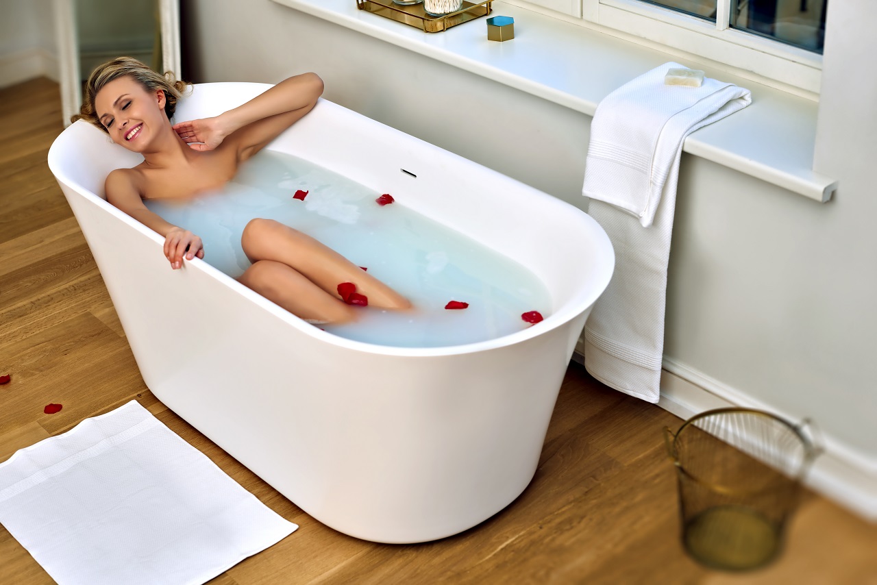 Tulip Wht Freestanding Slipper Solid Surface Bathtub by Aquatica web 0369