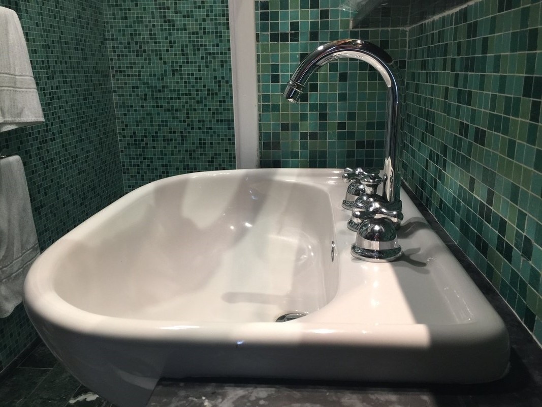 Как обустроить ванную комнату - выбор смесителя для раковины